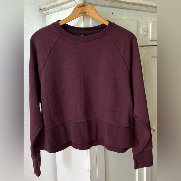 🔥Nike | Women's Burgundy ‘Versa’ Embossed Logo Cropped Sweatshirt, side slits, M - Picture 7 of 15